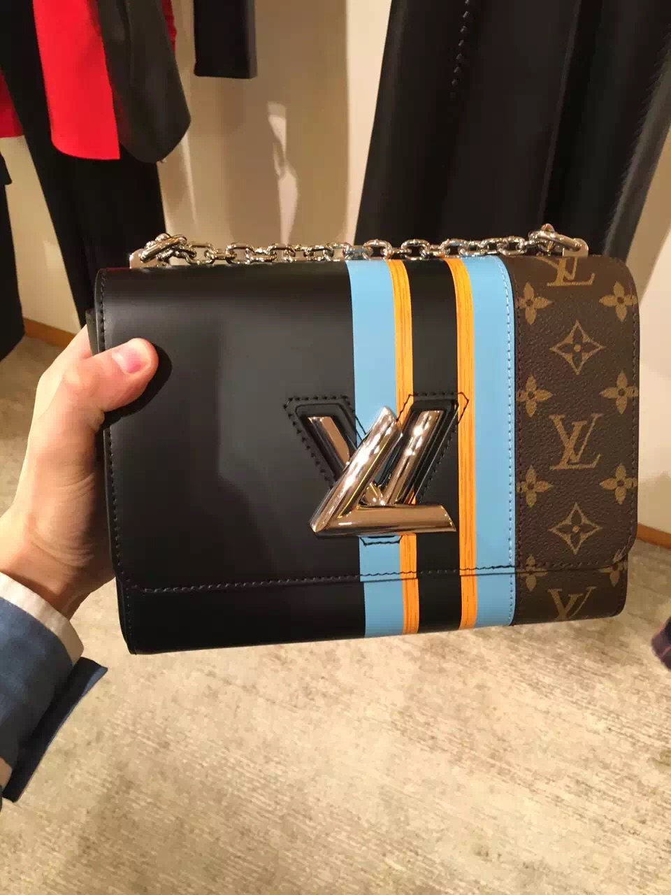 Louis Vuitton Heroine Jackets Twist MM Bag M42346